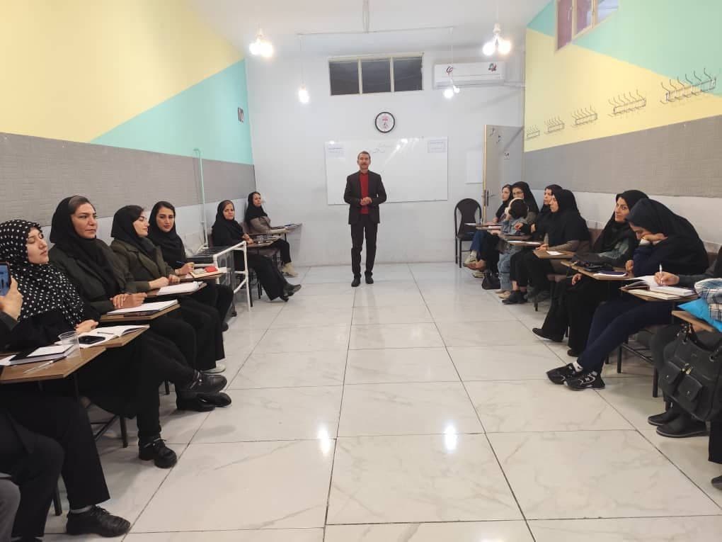 برگزاری جلسه شورای دبیران