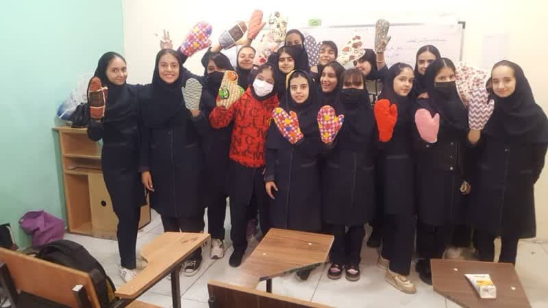 مجموعه فعالیت های هنری دانش آموزان (درس کار و فناوری)