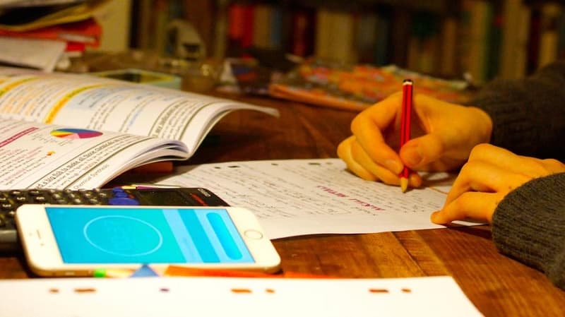 راهنمای جامع موفقیت در دوران متوسطه: از انتخاب رشته تا آمادگی برای کنکور